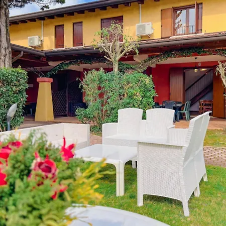 Апартаменты Terraced House Near